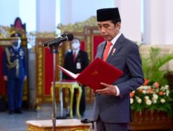 Jokowi Melantik Hadi Tjahjanto sebagai Menko Polhukam dan AHY sebagai Menteri ATR