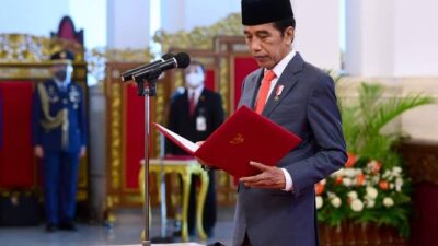 Jokowi Melantik Hadi Tjahjanto sebagai Menko Polhukam dan AHY sebagai Menteri ATR