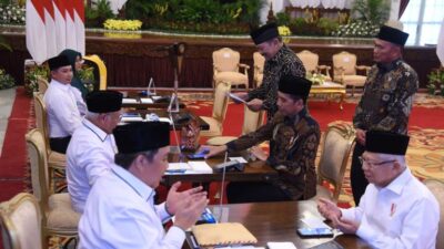 Jokowi dan Ma’ruf Amin Berzakat Melalui BAZNAS