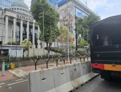 Gedung MK Dijaga Ketat dengan Tembok Beton dan Kawat Berduri