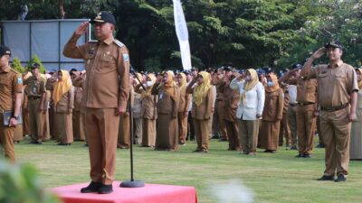 Pj Bupati Probolinggo Pimpin Apel Pagi Hari Pertama Masuk Kerja