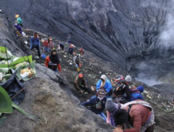 Ritual Yadnya Kasada: Keberanian dan Keagungan di Kawah Gunung Bromo