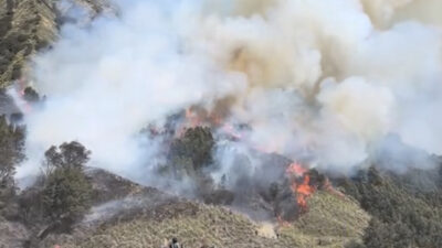 Gunung Batok Kawasan Bromo Terbakar, Api Semakin Meluas