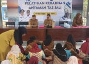 Warga Probolinggo Diberikan Pelatihan Kerajinan Anyaman Tas Jali