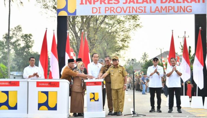 Jokowi Resmikan Inpres Jalan di Provinsi Lampung