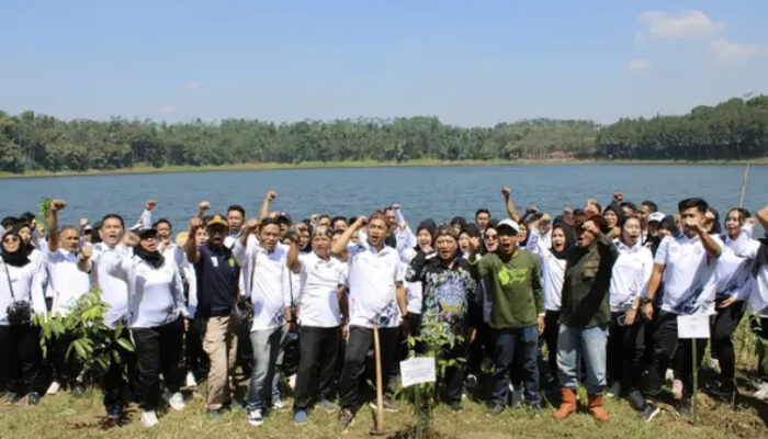 Kejari Probolinggo Gelar Bhakti Sosial di Bibir Danau Ranu Segaran Tiris