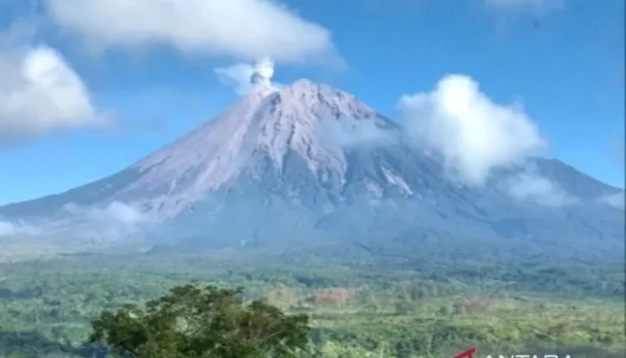 Waduh! Gunung Semeru Berstatus Waspada Tapi Alat Pemantau Raib di Curi