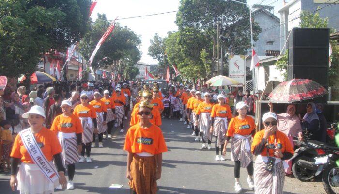 Cuaca Probolinggo Panas, Warga Sukoharjo Probolinggo Gelar Karnaval