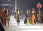 Tampil Memukau, Batik Lokal Kota Probolinggo Mewarnai Surabaya Fashion Parade