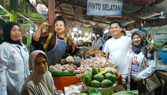 Blusukan ke Pasar Probolinggo, Zainal Arifin Disambut Hangat Oleh Pedagang