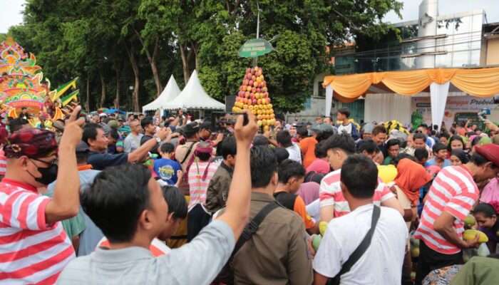 Probolinggo Gelar Kirab Gunungan Mangga, Meriahkan Musim Panen