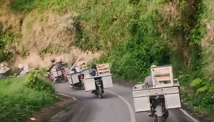 Viral! Pedagang Bakso di Bromo Beraksi Layaknya Pebalap MotoGP