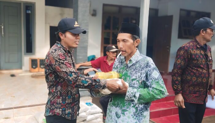 Kepala Desa Opo-opo Probolinggo Salurkan Bantuan untuk Warga Terdampak Banjir