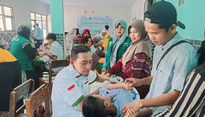 Pondok Pesantren di Probolinggo Gelar Khitanan Massal Gratis