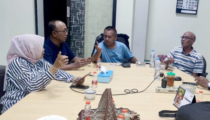 PWI Jatim Gelar Jalan Sehat Sambut HPN 2025 dan HUT ke-79