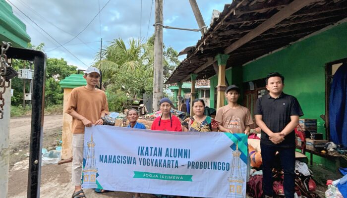 Alumni Yogyakarta Salurkan Bantuan untuk Korban Banjir di Krejengan, Probolinggo